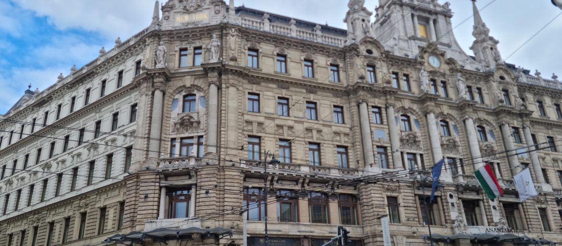 1. Hotel és Kávéház 1. Hotel és Kávéház