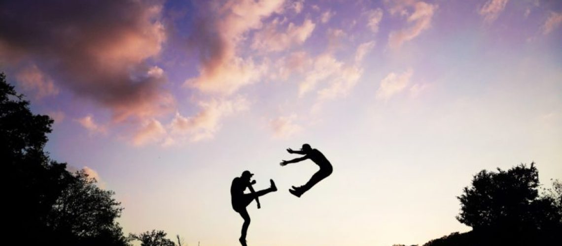 clouds-fight-jumping-62376-825×510 clouds-fight-jumping-62376-825x510