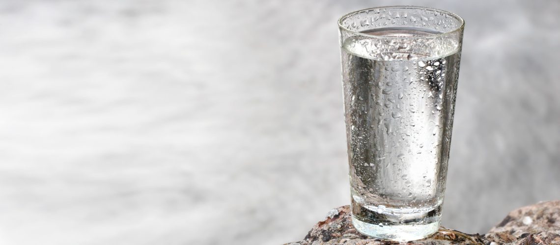 glass of water viz rem189 ingatlanüzemeltetés